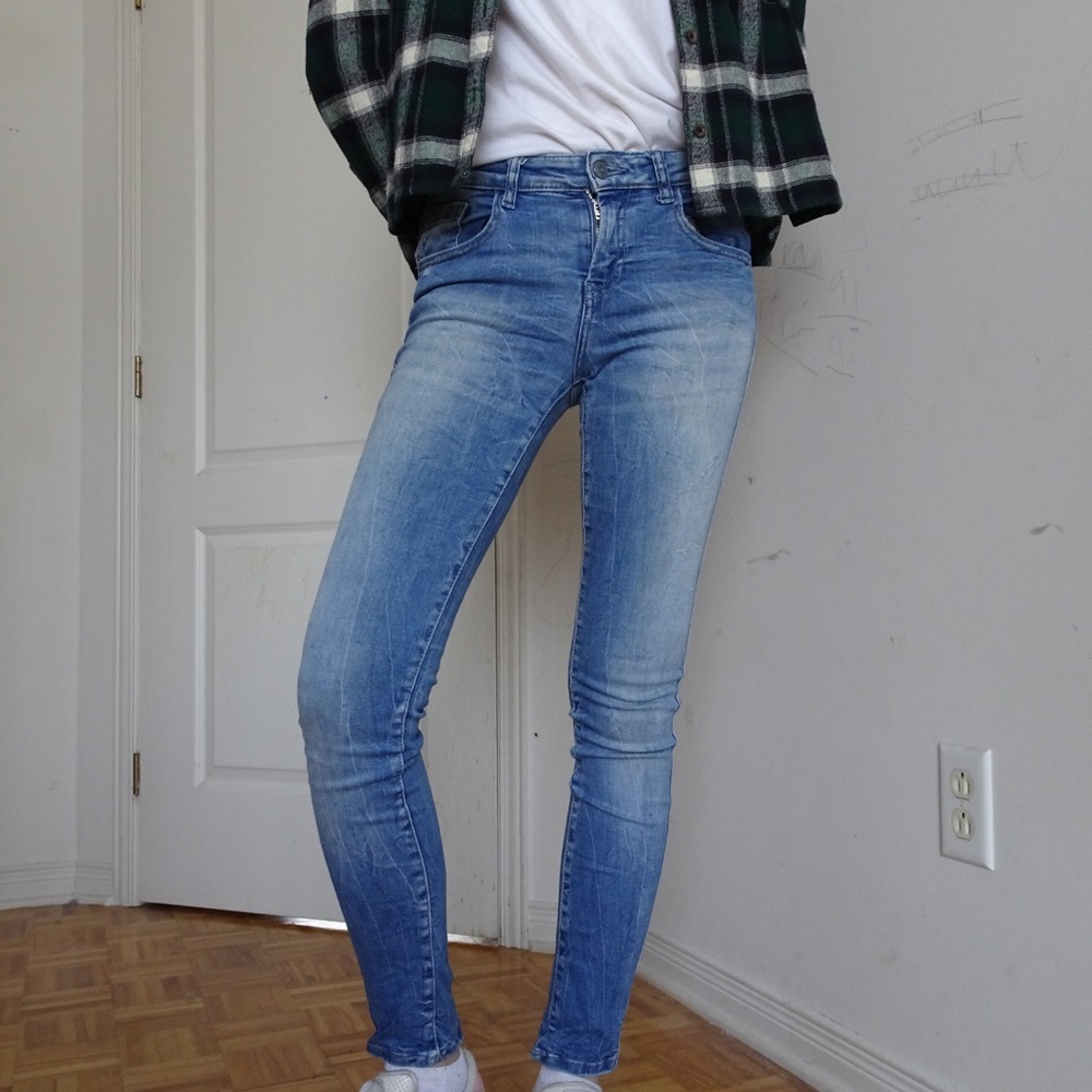 ZARA BLUE LOW RISE SKINNY JEANS